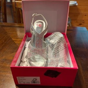 Girls dress shoes size 4